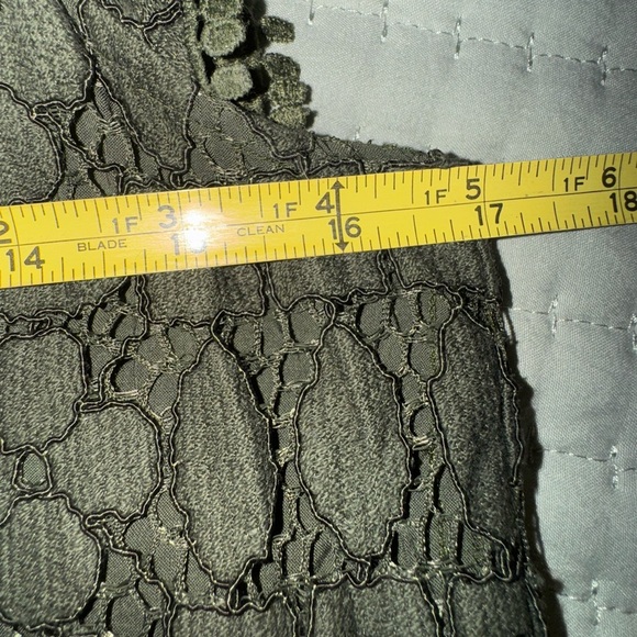 Maeve by Anthropologie Eyelet Flutter Sleeve Top. Forest Green  Size 0. EUC - Picture 4 of 12